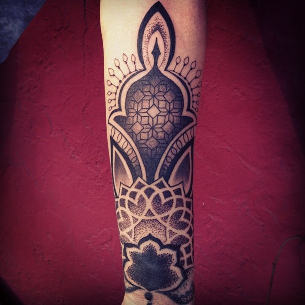 Full circle tattoo by Gemma Pariente