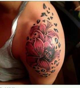 Pink flowers on shoulder and leopard tattoo