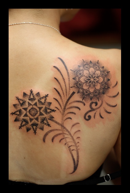 Pretty shoulder tattoo by Gemma Pariente