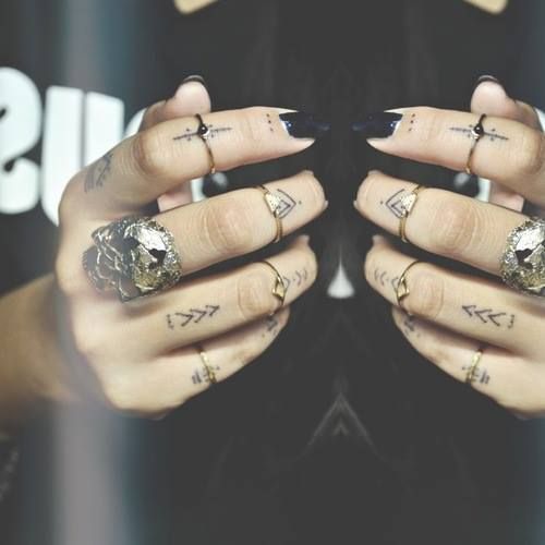 finger tattoo hands