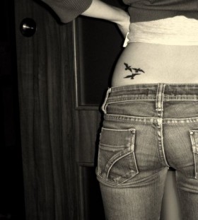 hip tattoo for girl black birds