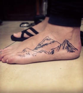 Amaizing foot mountains tattoo