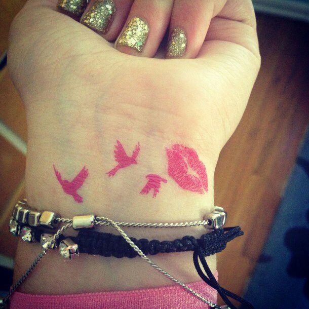 Birds-and-kiss-pink-tattoo