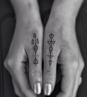 Fingers tattoo by Jean Philippe Burton