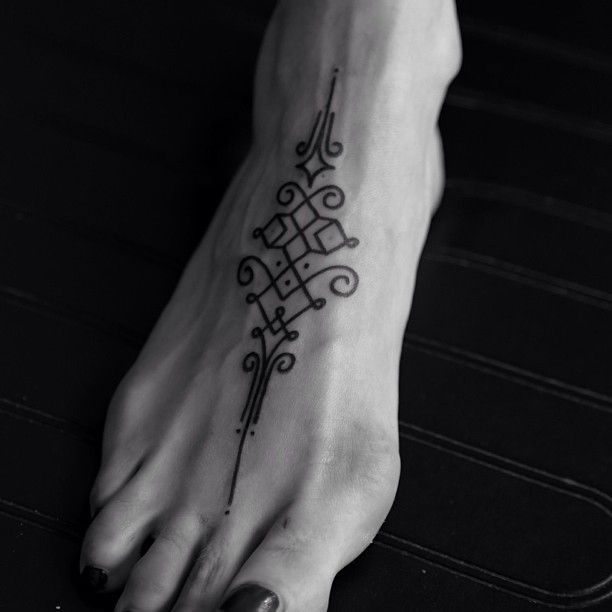 Leg tattoo by Jean Philippe Burton