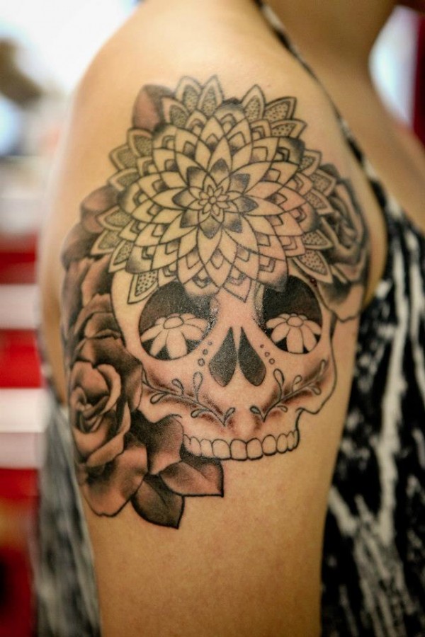 Skull tattoo by Hania Sobieski