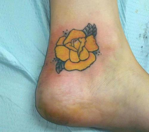 Yellow-tattoo-on-feet
