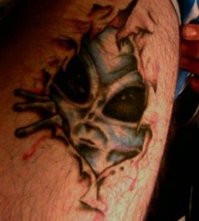 alien head tatto