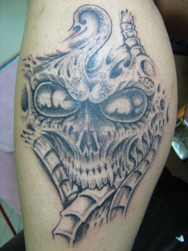 big alien tatto on arm