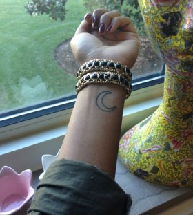 moon-tattoo-on-wrist