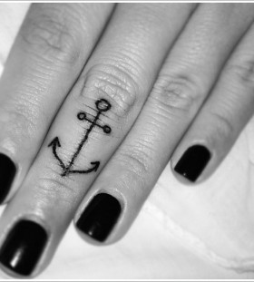 small anchor on finger