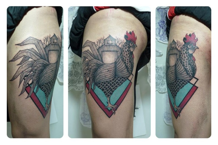 Awesome chicken tattoo by Tyago Compiani