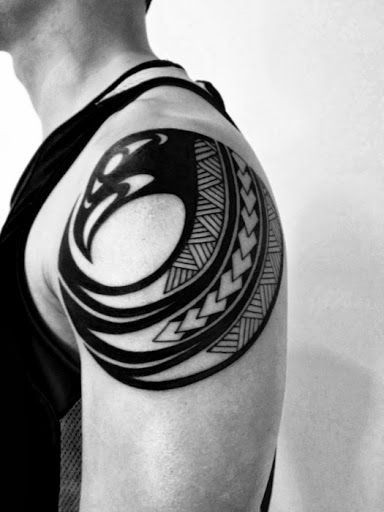 Cool shoulder tribal tattoo