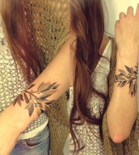 Lovely girl's leaf tattoo