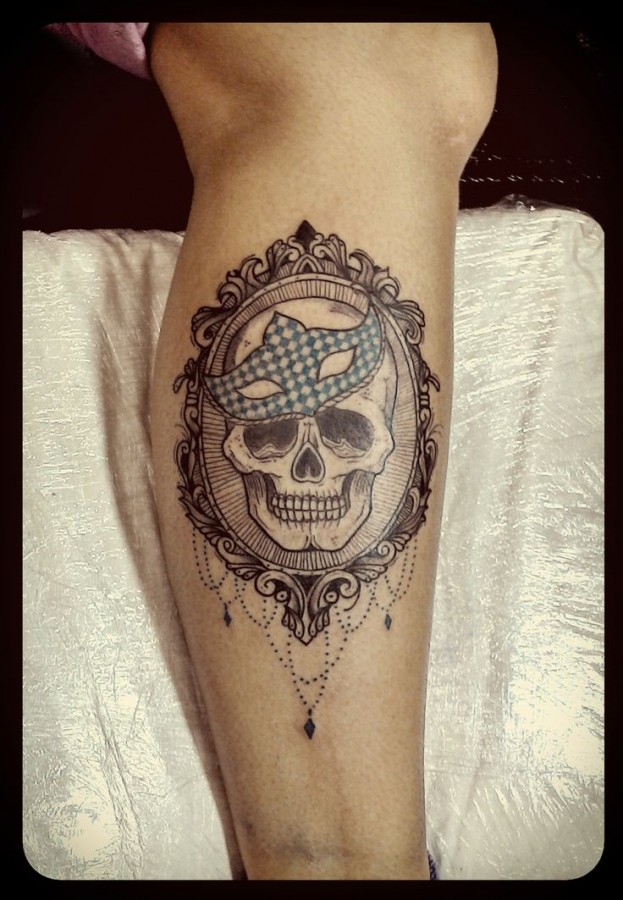 Mask and skull tattoo by Tyago Compiani