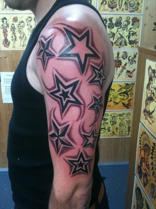 Men’s shoulder star tattoo