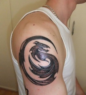 Owal dragon tattoo