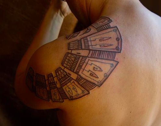 Shoulder tattoo by Grisha Maslov