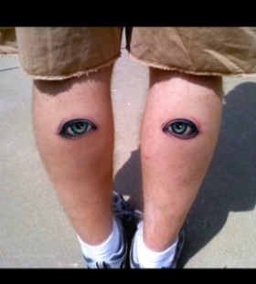 3D style eye tattoo on leg