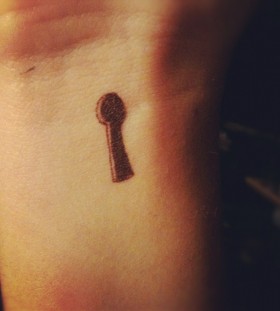 Amazing black keyhole tattoo