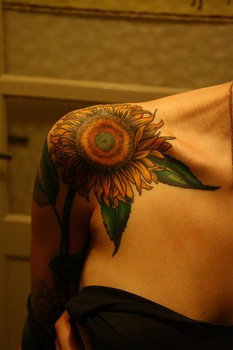 Amazing flower sun tattoo on shoulder