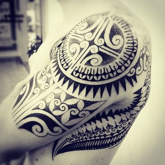 Amazing ornaments of tribal tattoo on shoulder