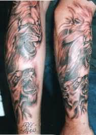 Amazing simple lion tattoo on leg
