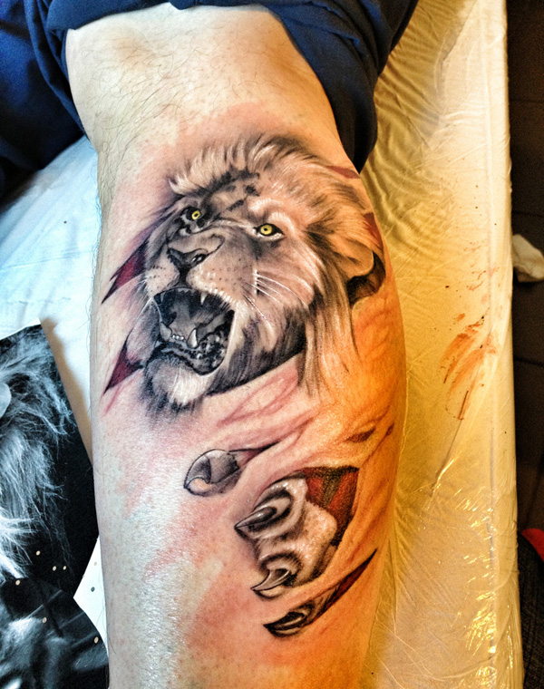 Awesome example of lion tattoo on leg