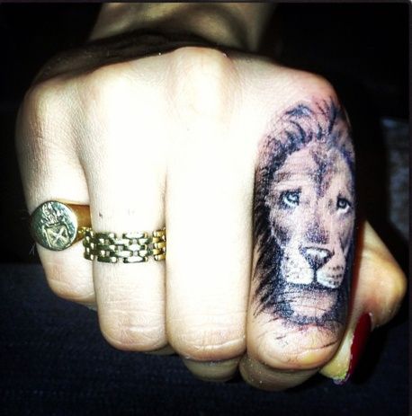Awesome lion tattoo on finger