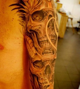 Awesome men skull tattoo on shoulder