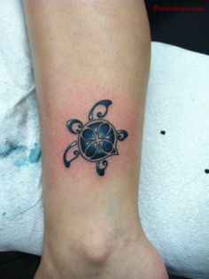 Awesome turtle tattoo on leg