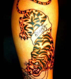 Beauty simple tiger tattoo on leg