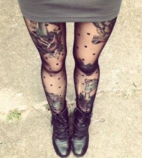Black girl's lace tattoo on leg