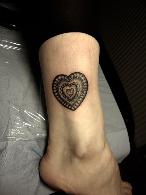 Black heart lace tattoo on leg