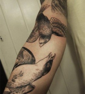 Black lovely bird tattoo on arm