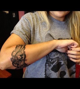 Black simple lace tattoo on arm