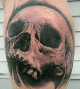 Black simple skull tattoo on leg