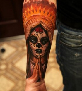 Black women skull tattoo on arm