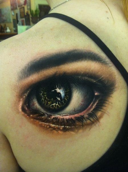 Deep women’s eye tattoo on shoulder