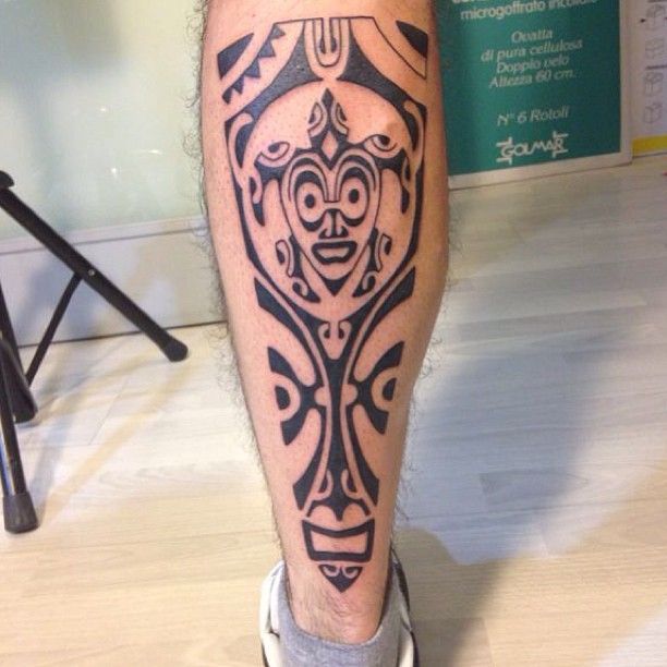 Funny men’s tribal tattoo on leg