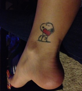 Girl with snoopy tattoo