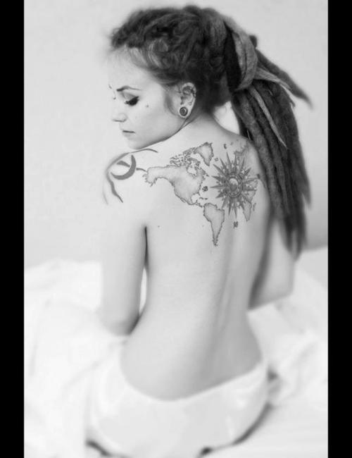 Girl’s with dred map tattoo on back