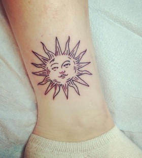 Gorgeous lovely sun tattoo on leg