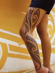 Gorgeous women's line tattoo on leg