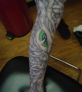 Green amazing eye tattoo on leg