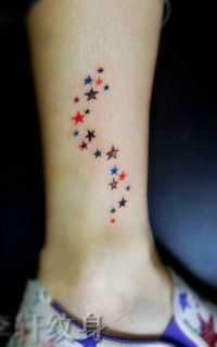 Interesting simple star tattoo on leg
