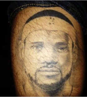 LeBron James' face tattoo on leg