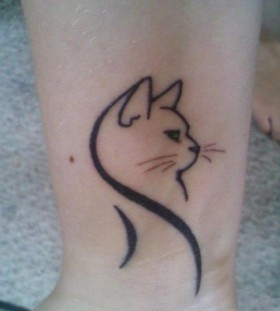 Lovely black cat tattoo on leg