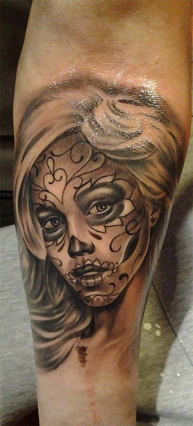 Lovely women skull tattoo on leg