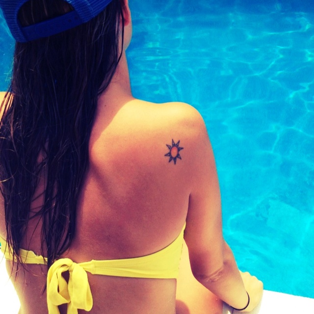 Pretty lovely sun tattoo on shoulder